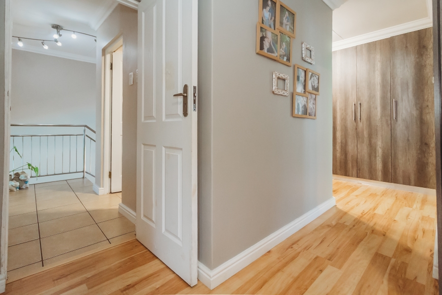 5 Bedroom Property for Sale in Panorama Western Cape